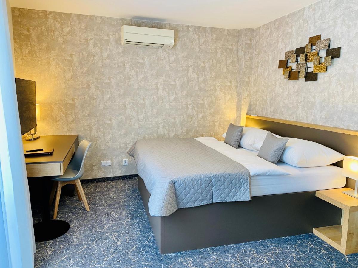 Hotel Mlynska Uherske Hradiste Bagian luar foto