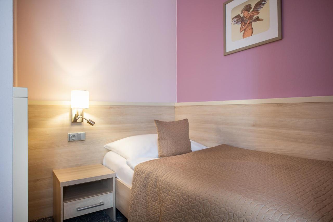 Hotel Mlynska Uherske Hradiste Bagian luar foto