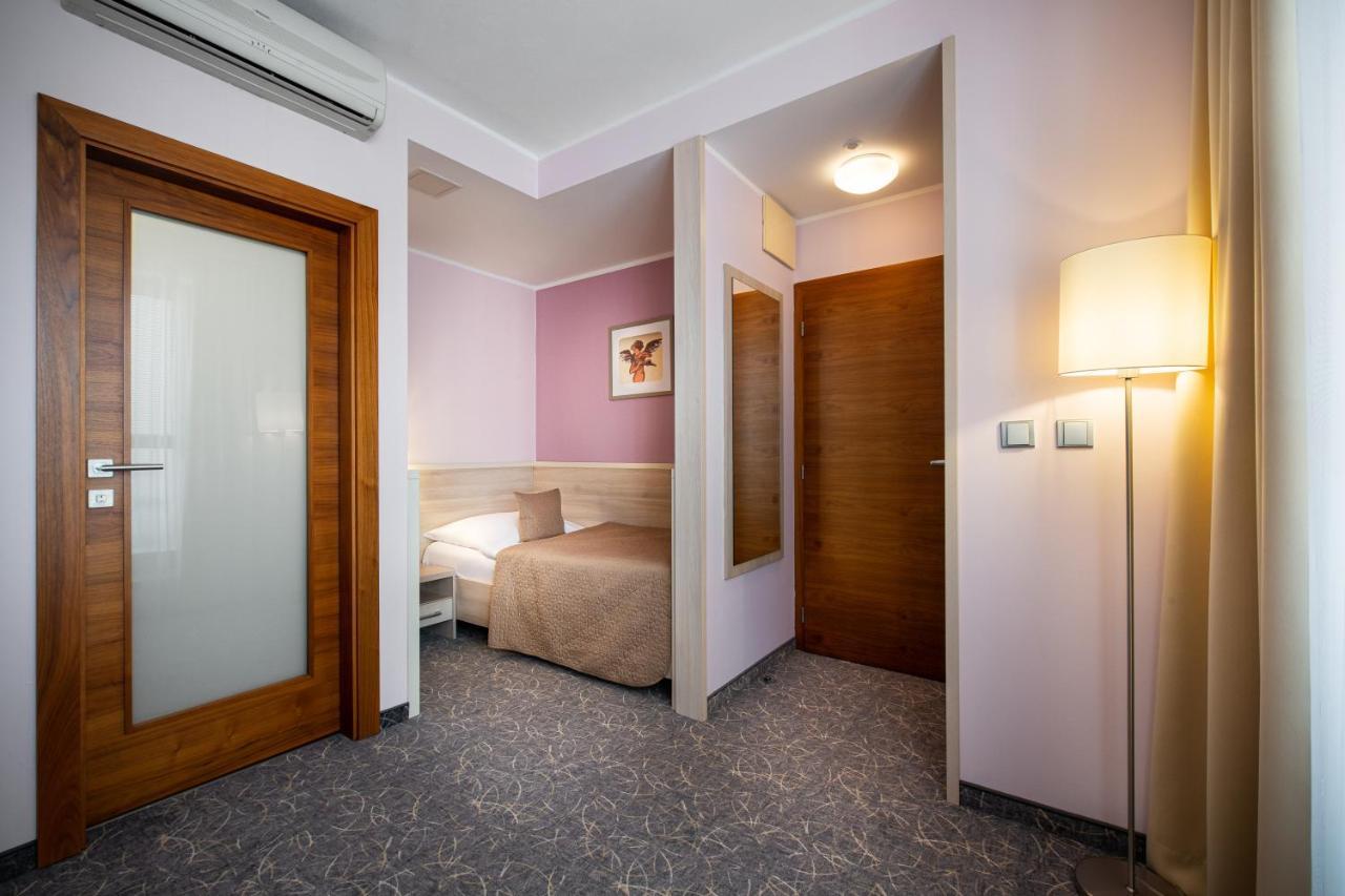 Hotel Mlynska Uherske Hradiste Bagian luar foto