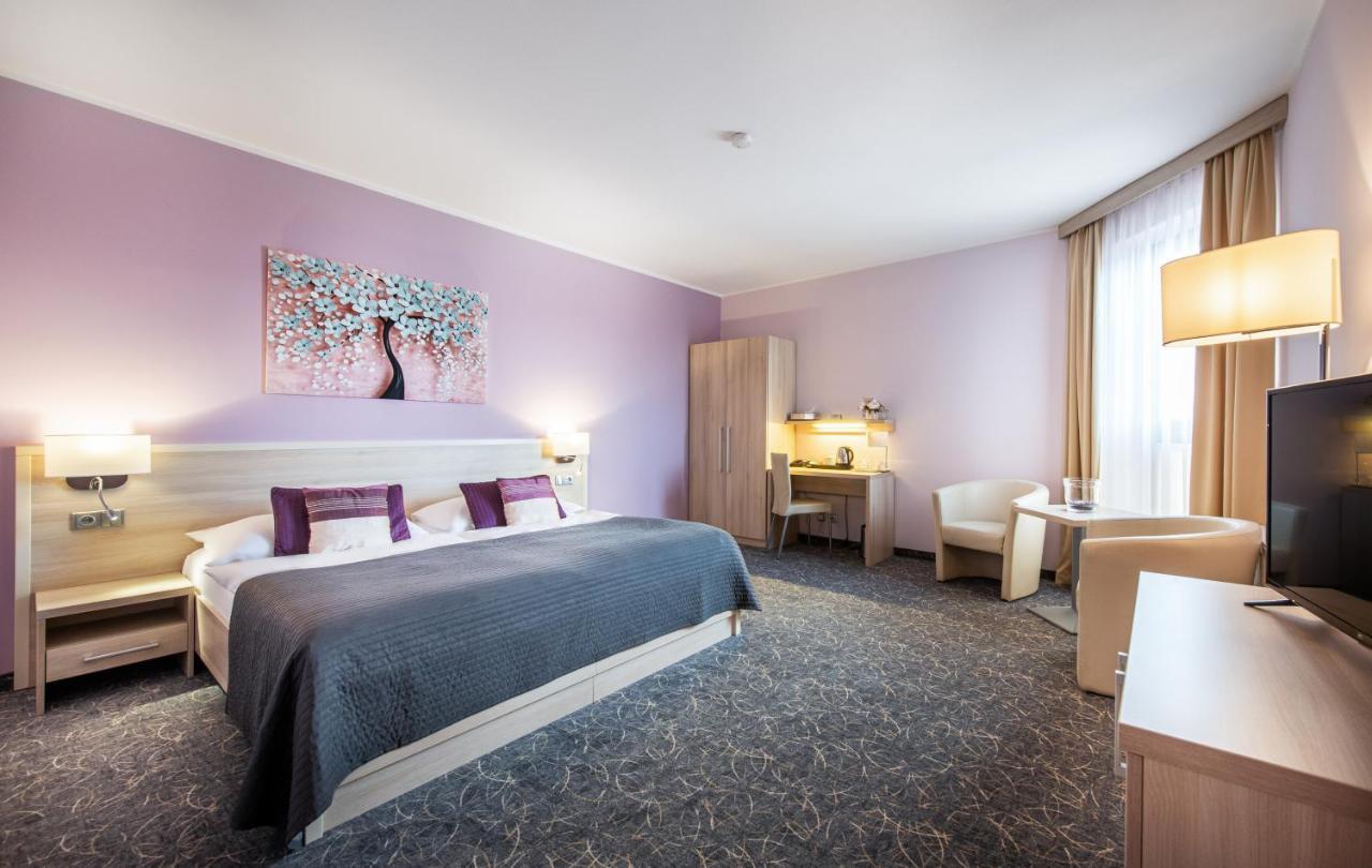 Hotel Mlynska Uherske Hradiste Bagian luar foto