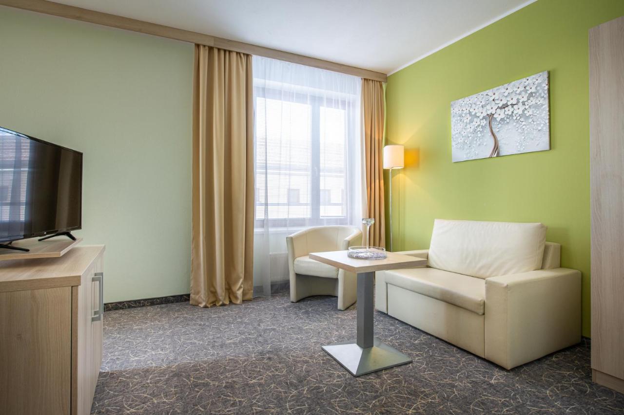 Hotel Mlynska Uherske Hradiste Bagian luar foto