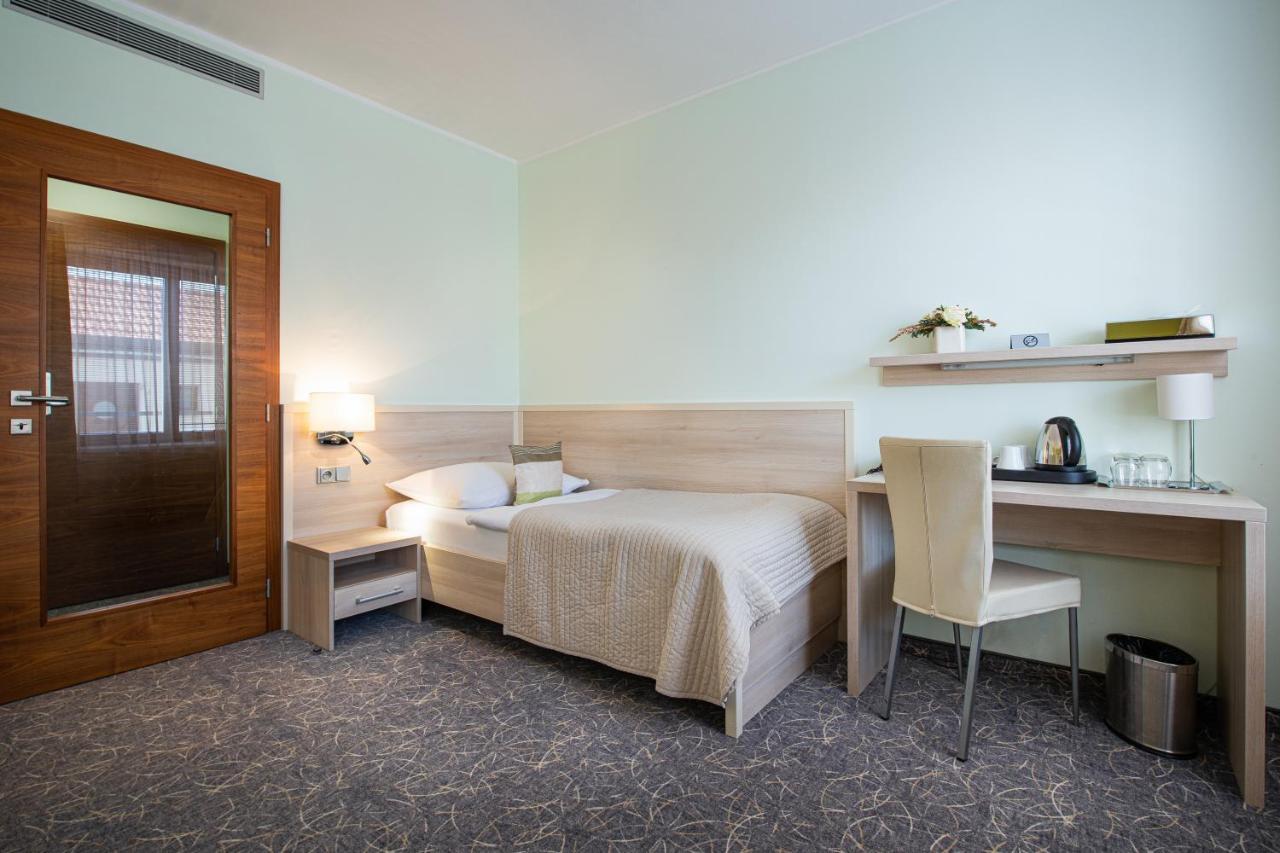 Hotel Mlynska Uherske Hradiste Bagian luar foto