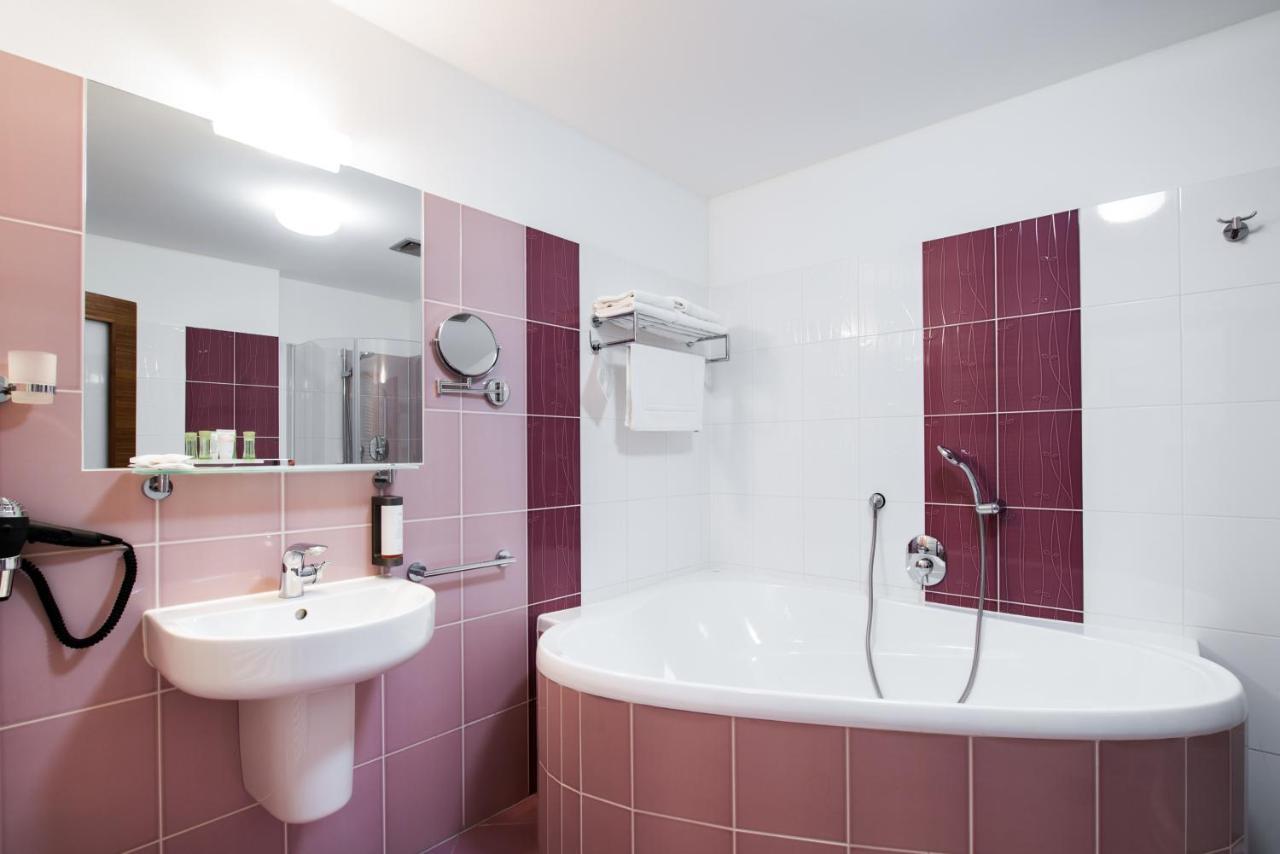 Hotel Mlynska Uherske Hradiste Bagian luar foto