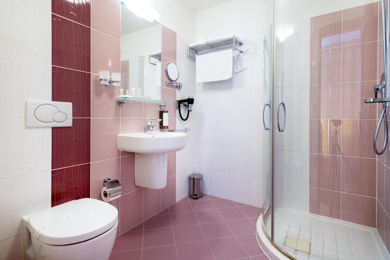 Hotel Mlynska Uherske Hradiste Bagian luar foto