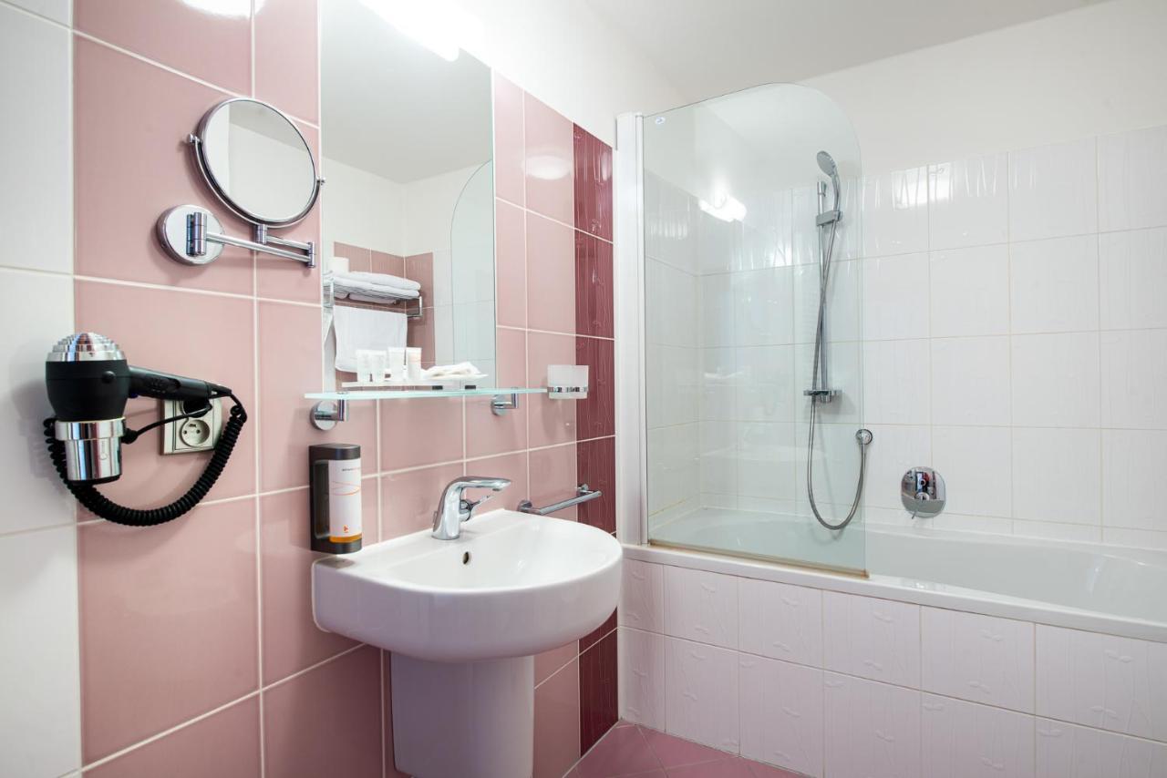 Hotel Mlynska Uherske Hradiste Bagian luar foto