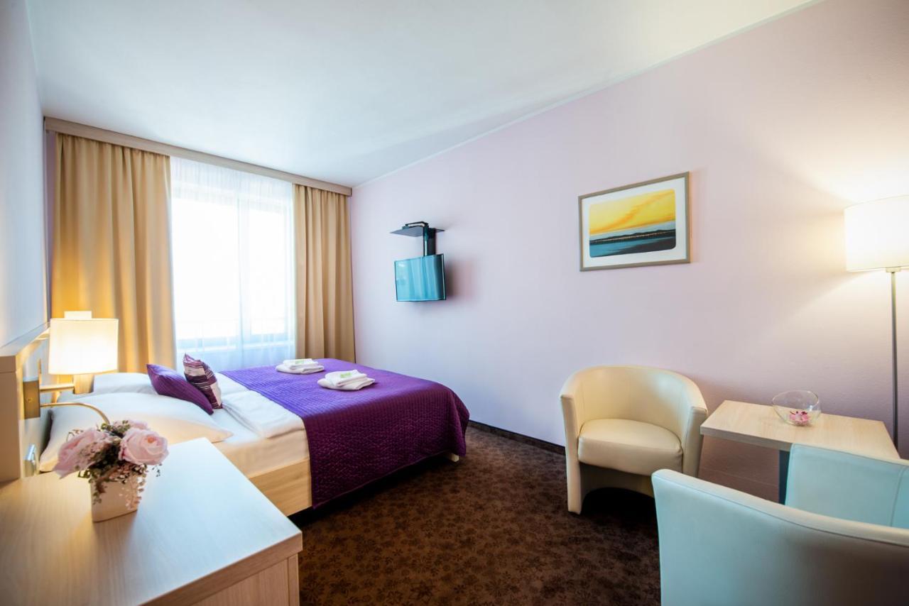 Hotel Mlynska Uherske Hradiste Bagian luar foto